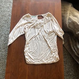 3/4 sleeve blouse with textured collar